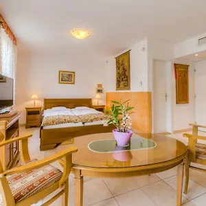 kata-panzio.szeged-hotels.com/